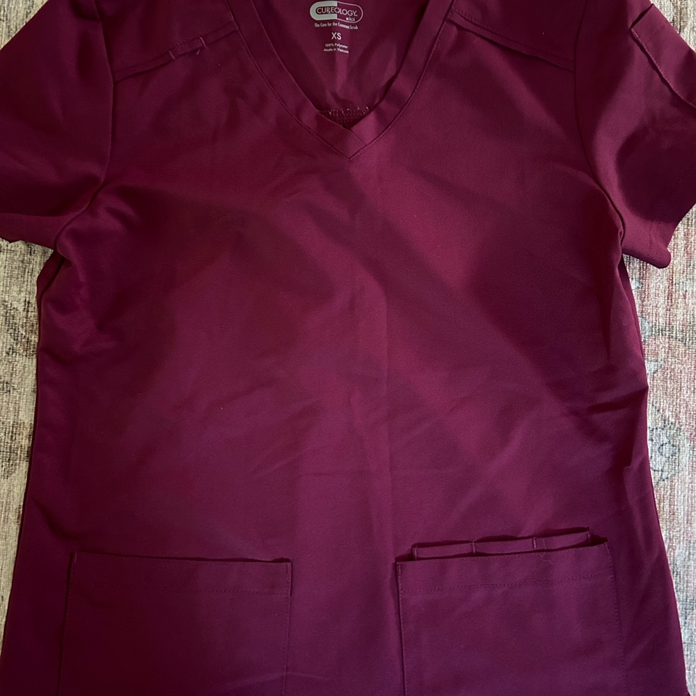 Curology Scrub Set - Picture 4 of 6